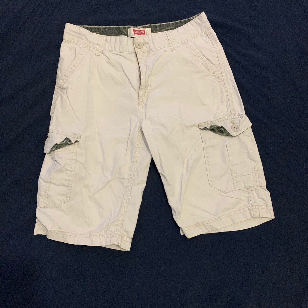 Boys Levi’s shorts in beige